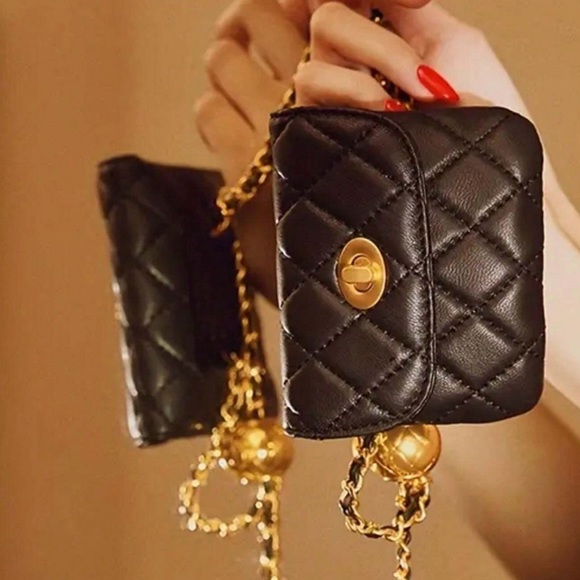 🎉HP🎉 Chain Belt Bag ✨ - Picture 1 of 6